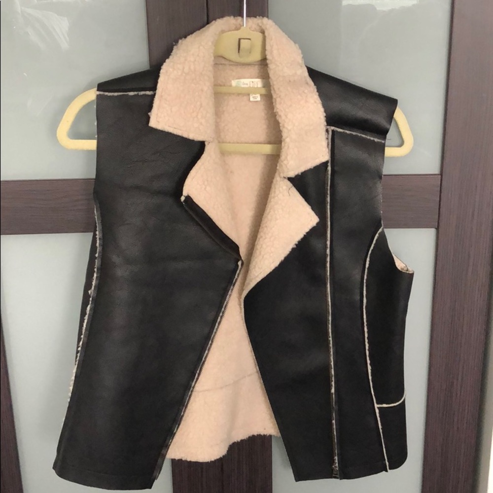 Faux leather vest with inside white lining